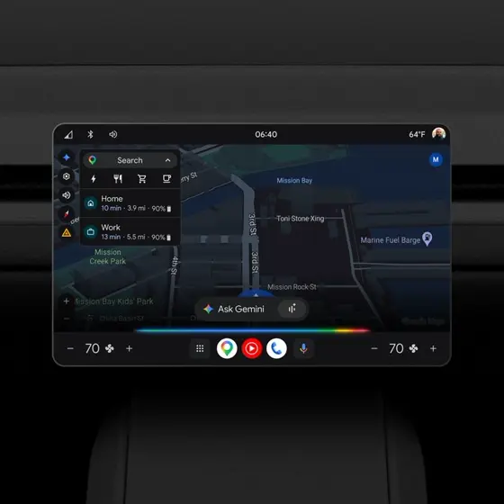 Google built-in搭載車のセンターディスプレイにGeminiが表示されているイメージ