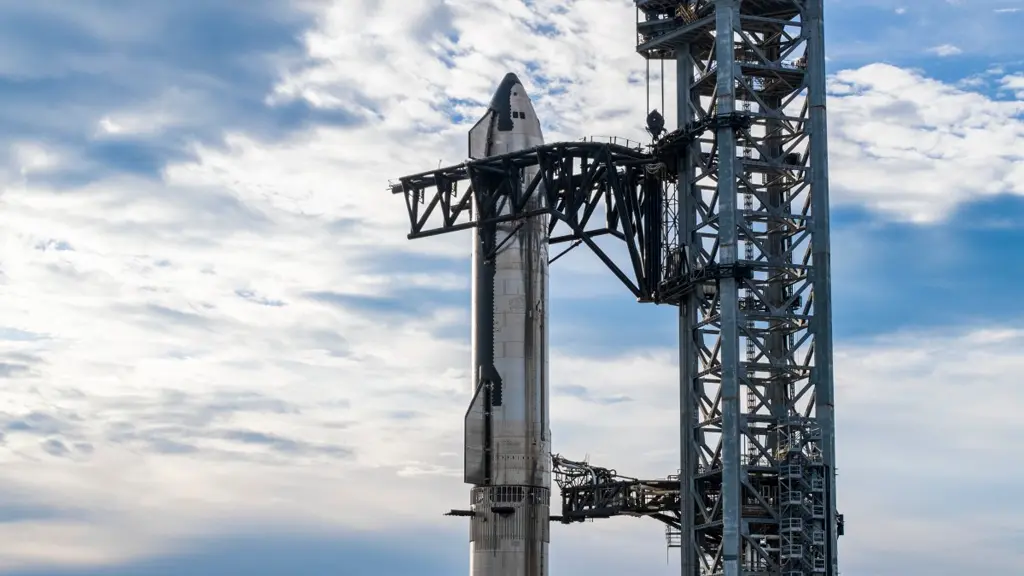 発射台に固定されたSpaceX Starshipの写真