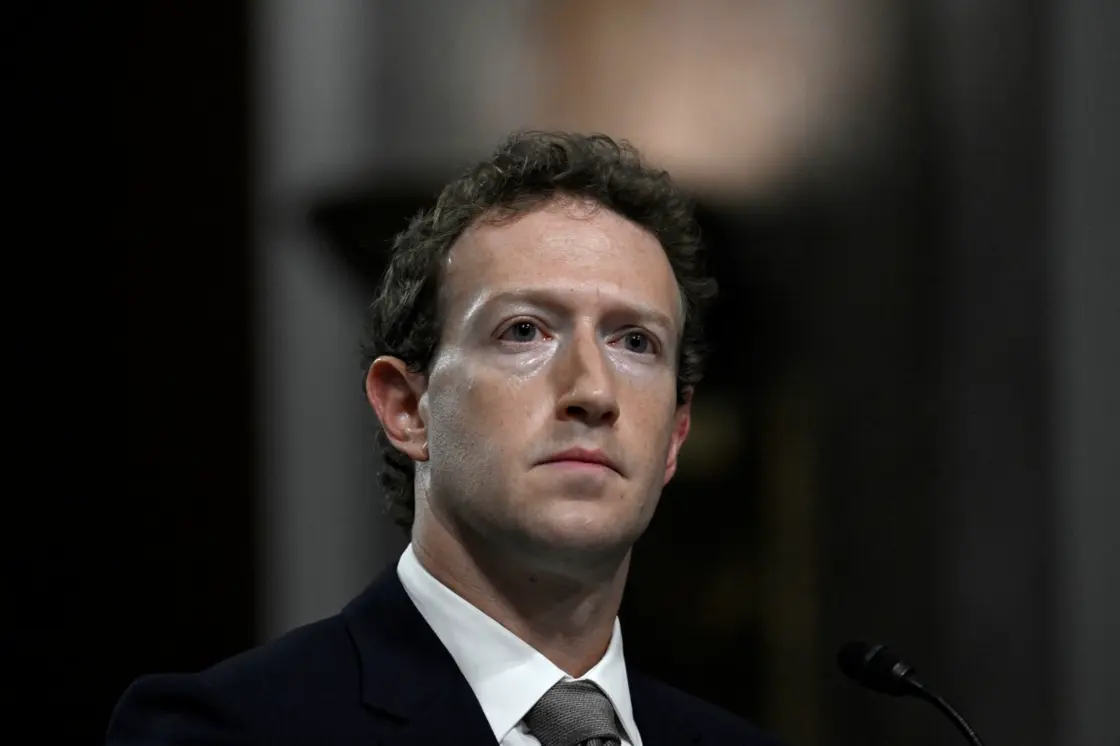 公聴会に出席するMark Zuckerberg氏